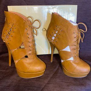 Liliana Misbehave Carissa 10 Pump